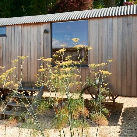 Hut64 Villa Alderbury Екстериор снимка