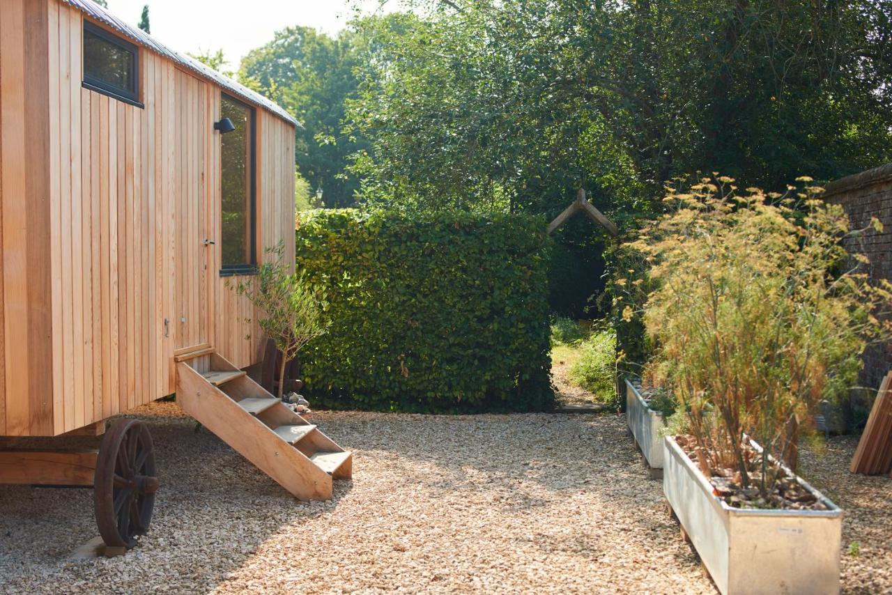 Hut64 Villa Alderbury Екстериор снимка